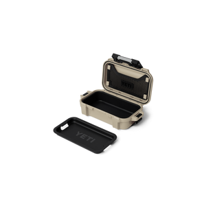 Detailing1 YETI LoadOut GoBox 1 Tan — geöffnet mit Tray