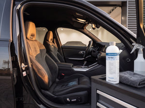 COLOURLOCK Pol Star Reinigerkonzentrat auf Werkzeug-Trolley neben BMW M3 Interieur